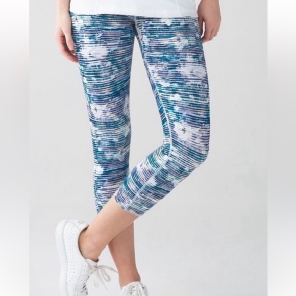 Lululemon Inspire Crop ll Leggings In Blurry Belle Print Ladies Size 4 - Picture 2 of 9